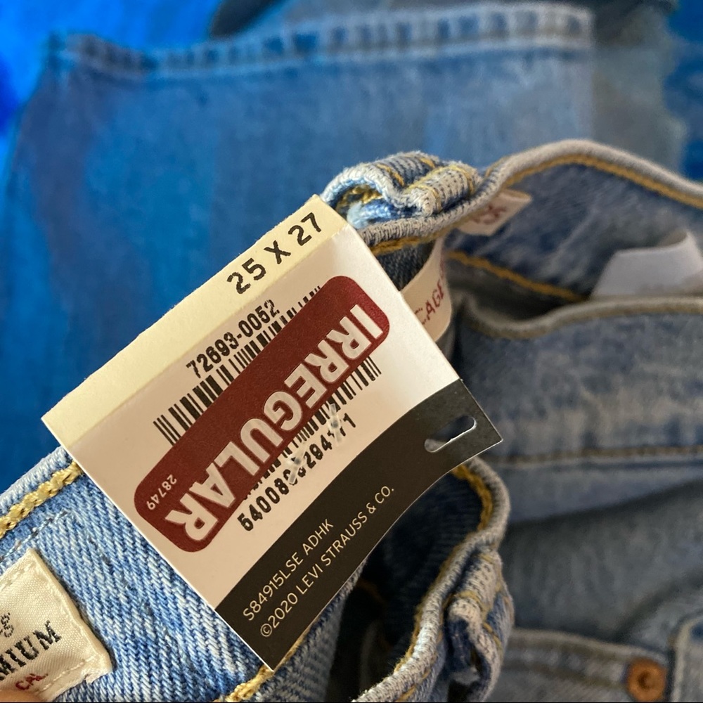 Levi’s • Ribcage Straight Jeans - Picture 6 of 11